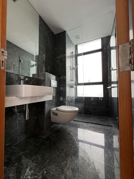 Skypark @ Somerset, 22 Saint Thomas Walk, 4 Bedrooms, 3,347 sqft, Apartment For Rent, by Denise Tan, 500085658 - Bathroom - PropertyGuru.com.sg