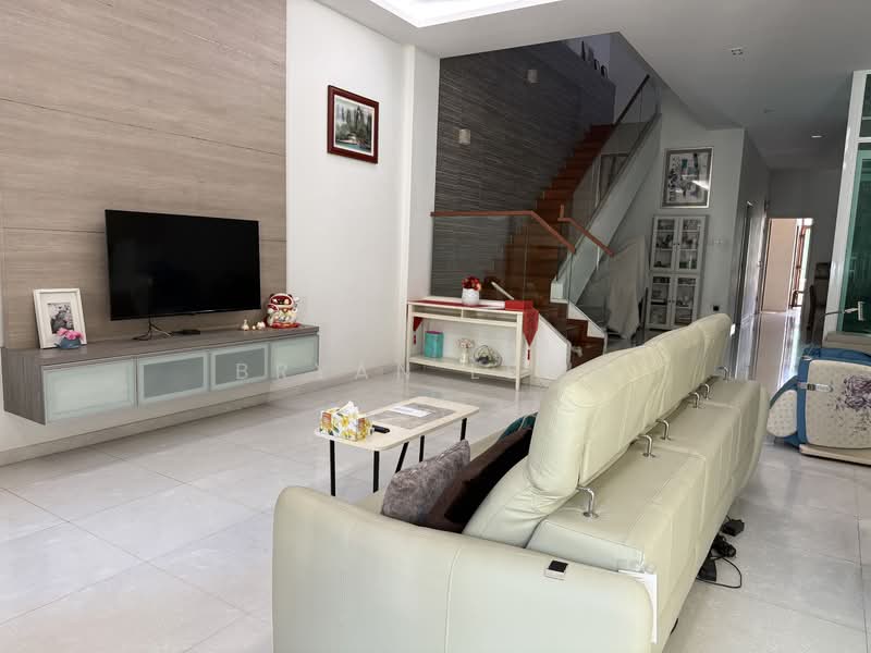 Sembawang Hills Estate, Sembawang Hills Drive, 6 Bedrooms, 4,582 sqft, Terraced House For Sale, by Bryan Leow, 500085666 - Living Room - PropertyGuru.com.sg