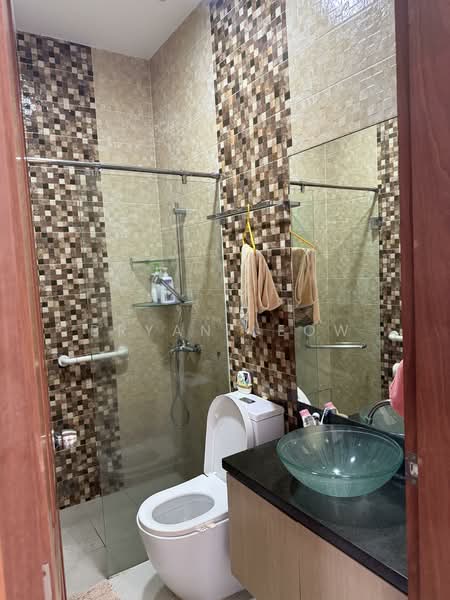 Sembawang Hills Estate, Sembawang Hills Drive, 6 Bedrooms, 4,582 sqft, Terraced House For Sale, by Bryan Leow, 500085666 - Bathroom - PropertyGuru.com.sg