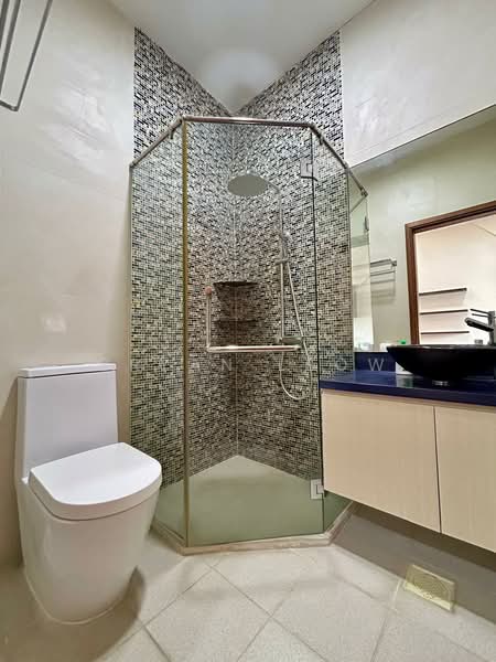 Sembawang Hills Estate, Sembawang Hills Drive, 6 Bedrooms, 4,582 sqft, Terraced House For Sale, by Bryan Leow, 500085666 - Bathroom - PropertyGuru.com.sg