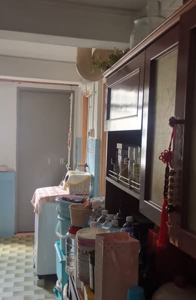 123 Lorong 1 Toa Payoh HDB Flat For Sale at S$ 399,000 | PropertyGuru Singapore - Kitchen