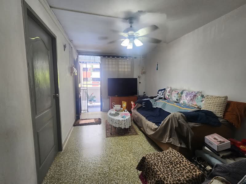 123 Lorong 1 Toa Payoh HDB Flat For Sale at S$ 399,000 | PropertyGuru Singapore - Living Room
