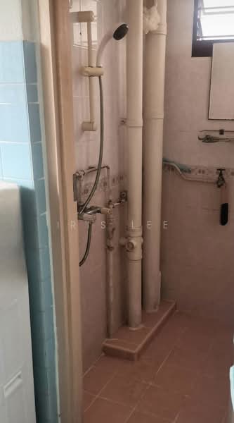 123 Lorong 1 Toa Payoh, 123 Lorong 1 Toa Payoh, 3 Bedrooms, 721 sqft, HDB Flat For Sale, by Iris Lee, 500085676 - Bathroom - PropertyGuru.com.sg