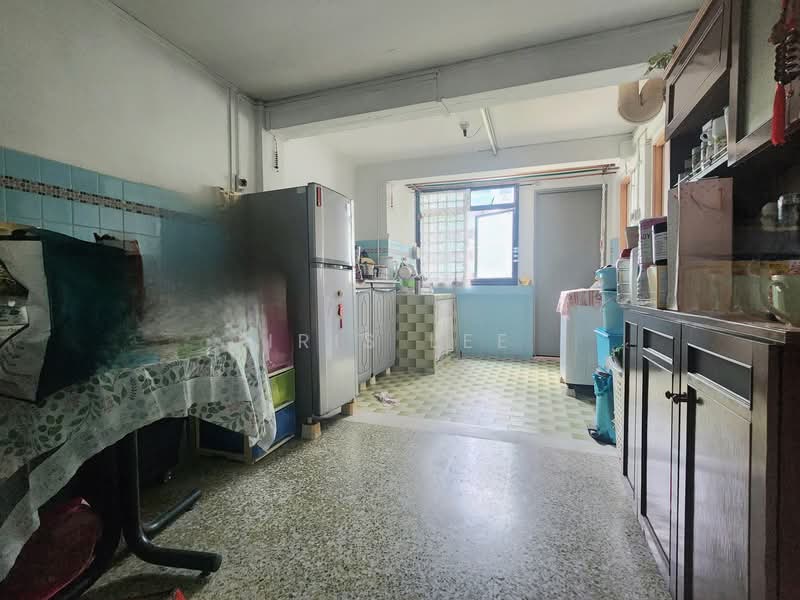 123 Lorong 1 Toa Payoh, 123 Lorong 1 Toa Payoh, 3 Bedrooms, 721 sqft, HDB Flat For Sale, by Iris Lee, 500085676 - Kitchen - PropertyGuru.com.sg