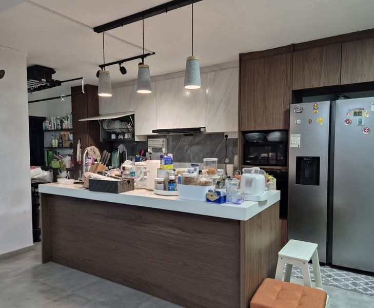 125 Tampines Street 11 HDB Flat For Sale at S$ 938,000 | PropertyGuru Singapore - Kitchen