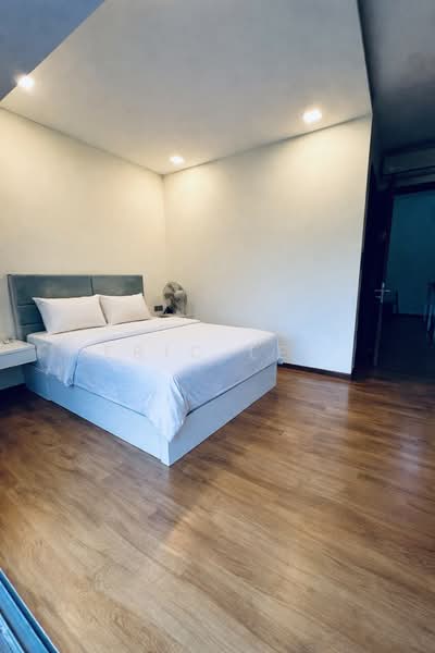 Modern 3 storey Semi D at Serangoon garden for sale Semi-Detached House For Sale at S$ 7,250,000 | PropertyGuru Singapore - Bedroom 5 en-suite