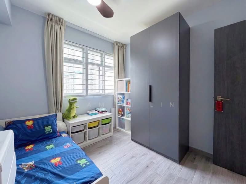 95A Henderson Road HDB Flat For Sale at S$ 1,050,000 | PropertyGuru Singapore - Bedroom