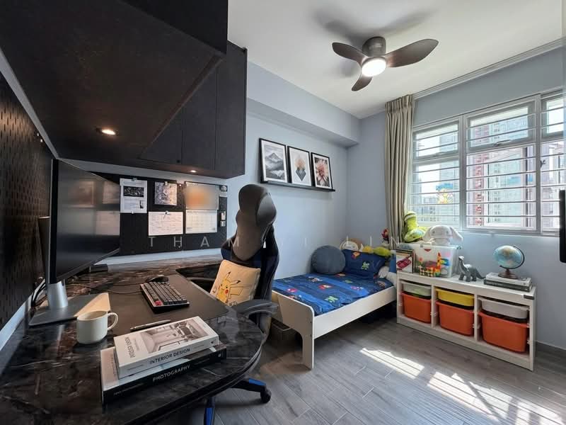 95A Henderson Road HDB Flat For Sale at S$ 1,050,000 | PropertyGuru Singapore - Bedroom