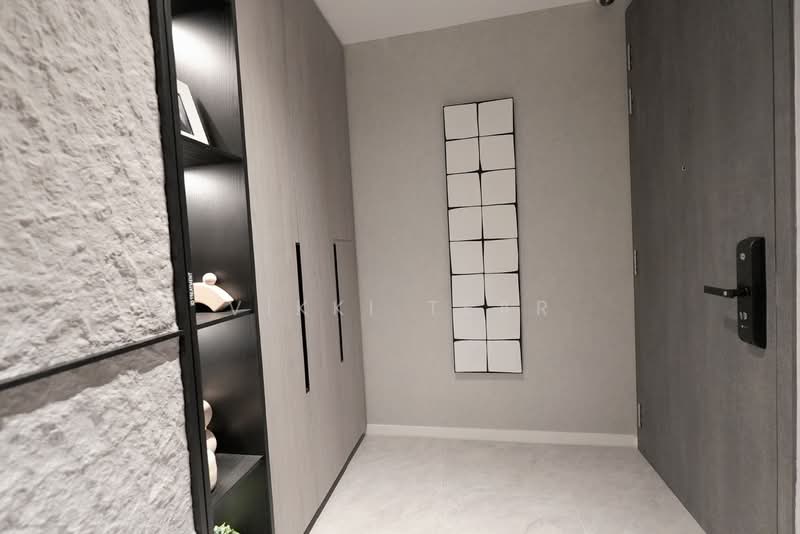 The LakeGarden Residences Condominium For Sale at S$ 2,693,000 | PropertyGuru Singapore - Entrance