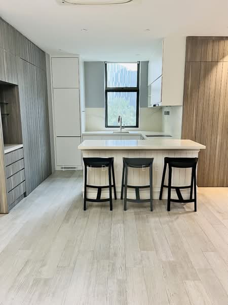 Gardenville Condominium For Sale at S$ 5,200,000 | PropertyGuru Singapore - Breakfast counter