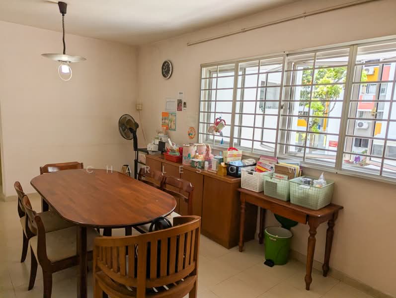 926 Tampines Street 91 HDB Flat For Sale at S$ 790,000 | PropertyGuru Singapore - Dining Room