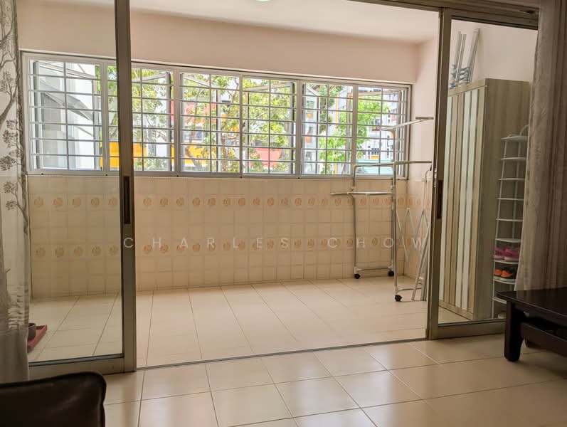 926 Tampines Street 91 HDB Flat For Sale at S$ 790,000 | PropertyGuru Singapore - Balcony