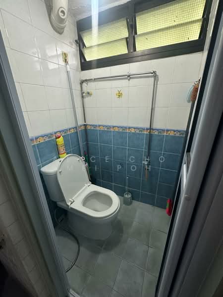 207 Boon Lay Place, 207 Boon Lay Place, Room Rental, 120 sqft, HDB Flat For Rent, by Alice Cho Mei Poh, 500085790 - Bathroom - PropertyGuru.com.sg