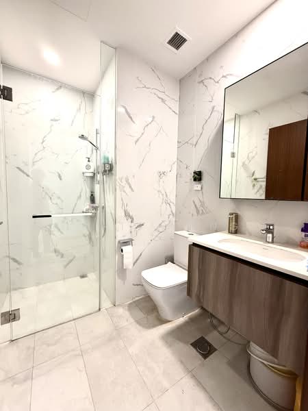 Lattice One Condominium For Sale at S$ 2,150,000 | PropertyGuru Singapore - Common Bathroom