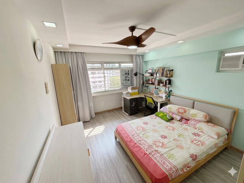 760 Jurong West Street 74 HDB Flat For Sale at S$ 828,000 | PropertyGuru Singapore - Bedroom