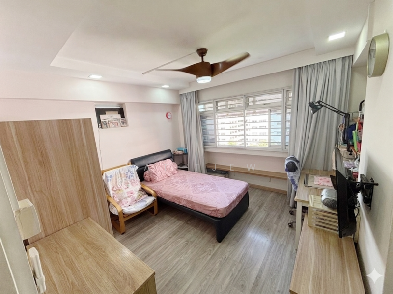 760 Jurong West Street 74 HDB Flat For Sale at S$ 828,000 | PropertyGuru Singapore - Bedroom