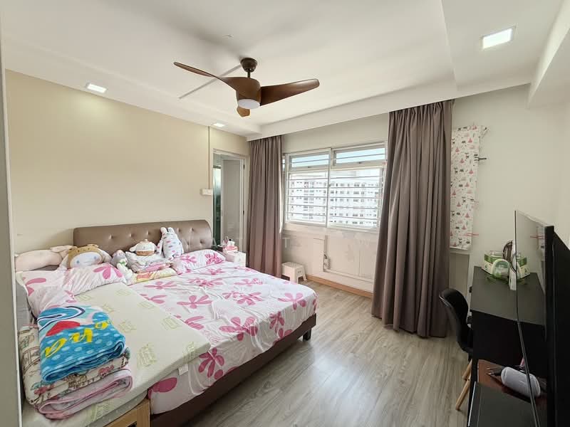 760 Jurong West Street 74 HDB Flat For Sale at S$ 828,000 | PropertyGuru Singapore - Bedroom
