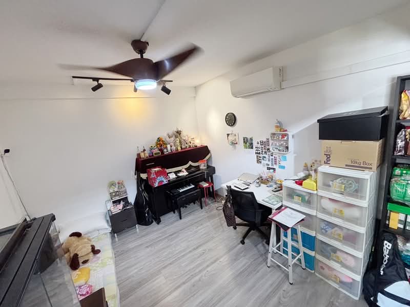 760 Jurong West Street 74 HDB Flat For Sale at S$ 828,000 | PropertyGuru Singapore - Study
