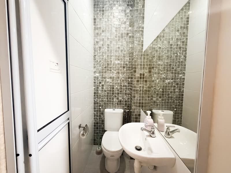 Little India Level 2 Office For Rent, Jalan Besar, Jln Besar, Serangoon Road, Lavender Street, 1,107 sqft, Shop / Shophouse For Rent, by Alex Goh, 500085860 - Bathroom - CommercialGuru.com.sg