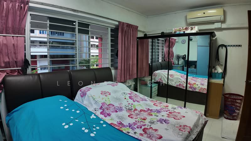 556 Jurong West Street 42 HDB Flat For Sale at S$ 718,000 | PropertyGuru Singapore - Bedroom