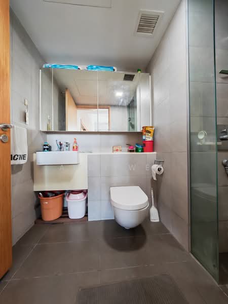 Eight Riversuites Condominium For Sale at S$ 899,000 | PropertyGuru Singapore - Bathroom