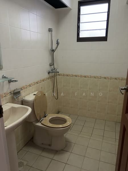 183 Bedok North Road, 183 Bedok North Road, 3 Bedrooms, 990 sqft, HDB Flat For Rent, by Regina Fang, 500085891 - Bathroom - PropertyGuru.com.sg