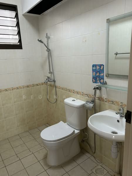 183 Bedok North Road, 183 Bedok North Road, 3 Bedrooms, 990 sqft, HDB Flat For Rent, by Regina Fang, 500085891 - Bathroom - PropertyGuru.com.sg