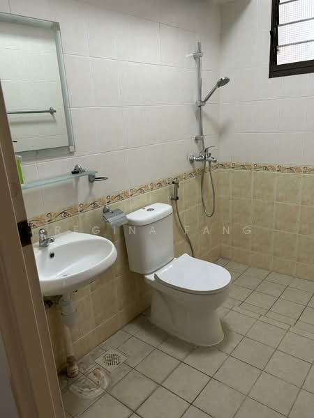 183 Bedok North Road, 183 Bedok North Road, 3 Bedrooms, 990 sqft, HDB Flat For Rent, by Regina Fang, 500085891 - Bathroom - PropertyGuru.com.sg