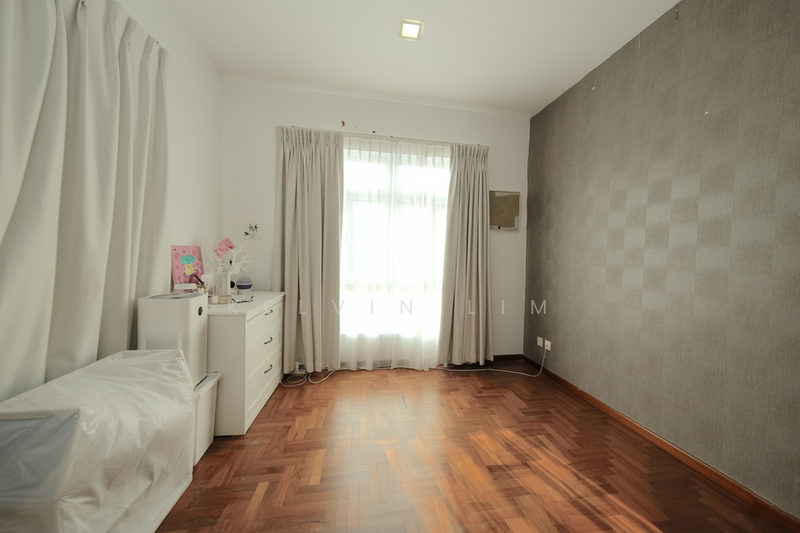 ⭐️Spacious Terrace Living at Meragi ⭐️ MRT, Spacious terrace , walk to mrt, park 2 cars. Bright with airwell built., 6 Bedrooms, 4,500 sqft, Terraced House For Sale, by Kelvin Lim, 500085894 - Bedroom - PropertyGuru.com.sg