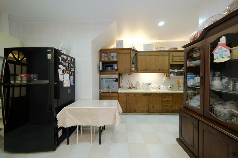 ⭐️Spacious Terrace Living at Meragi ⭐️ Terraced House For Sale at S$ 5,388,888 | PropertyGuru Singapore - Kitchen