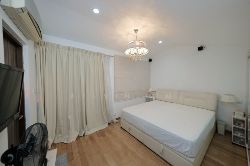 ⭐️Spacious Terrace Living at Meragi ⭐️ MRT, Spacious terrace , walk to mrt, park 2 cars. Bright with airwell built., 6 Bedrooms, 4,500 sqft, Terraced House For Sale, by Kelvin Lim, 500085894 - Bedroom - PropertyGuru.com.sg