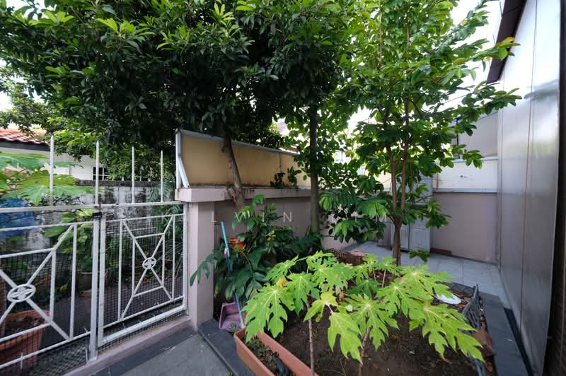 ⭐️Spacious Terrace Living at Meragi ⭐️ MRT, Spacious terrace , walk to mrt, park 2 cars. Bright with airwell built., 6 Bedrooms, 4,500 sqft, Terraced House For Sale, by Kelvin Lim, 500085894 - Exterior - PropertyGuru.com.sg