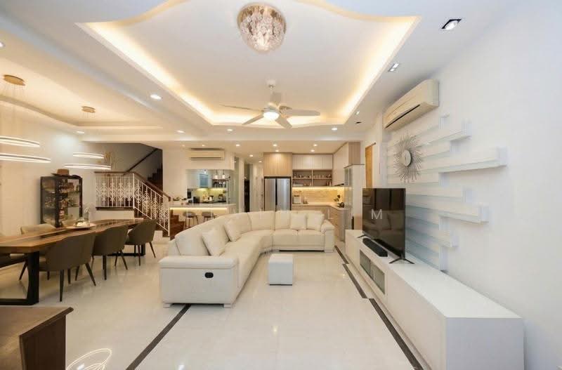 ⭐️Spacious Terrace Living at Meragi ⭐️ MRT, Spacious terrace , walk to mrt, park 2 cars. Bright with airwell built, Bedok / Upper East Coast, 6 Bedrooms, 4,500 sqft, Terraced House For Sale, by Kelvin Lim, 500085894 - Living Room - PropertyGuru.com.sg