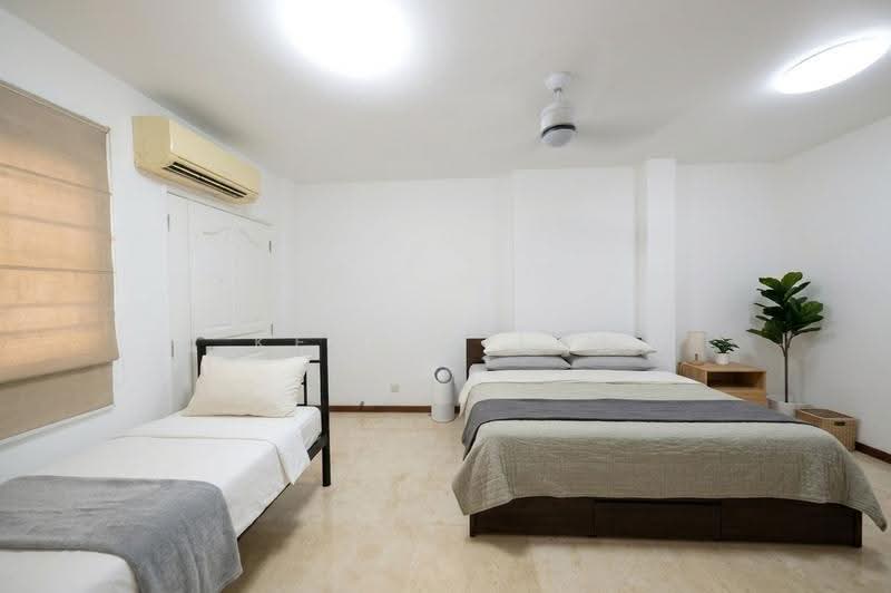 ⭐️Spacious Terrace Living at Meragi ⭐️ MRT, Spacious terrace , walk to mrt, park 2 cars. Bright with airwell built, Bedok / Upper East Coast, 6 Bedrooms, 4,500 sqft, Terraced House For Sale, by Kelvin Lim, 500085894 - Bedroom - PropertyGuru.com.sg
