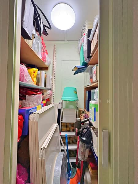 458 Tampines Street 42 HDB Flat For Sale at S$ 580,000 | PropertyGuru Singapore - Store Room