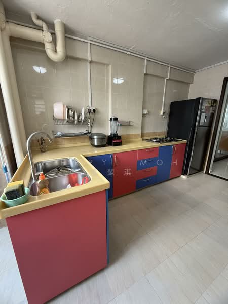 131 Marsiling Rise HDB Flat For Sale at S$ 410,000 | PropertyGuru Singapore - Kitchen