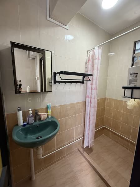 131 Marsiling Rise HDB Flat For Sale at S$ 410,000 | PropertyGuru Singapore - Bathroom