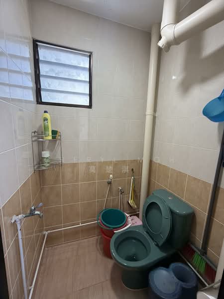 131 Marsiling Rise HDB Flat For Sale at S$ 410,000 | PropertyGuru Singapore - Bathroom