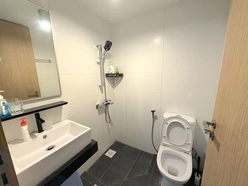 Mackenzie 88 Apartment For Sale at S$ 1,550,000 | PropertyGuru Singapore - Bathroom