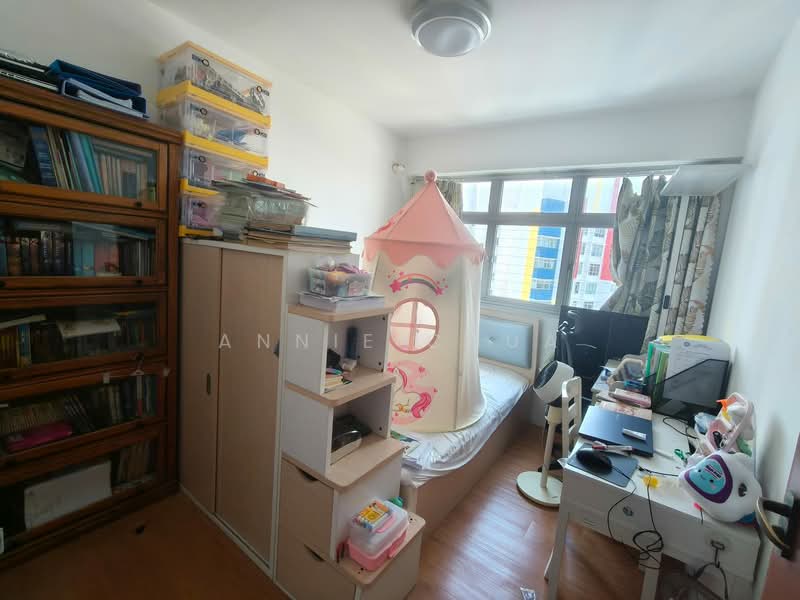 57 Teban Gardens Road HDB Flat For Sale at S$ 578,000 | PropertyGuru Singapore - Bedroom