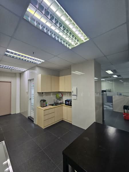 Tradehub 21, 18 Boon Lay Way, 4,166 sqft, Light Industrial (B1) For Sale, by Joseph Kim, 500085939 - Kitchen - CommercialGuru.com.sg