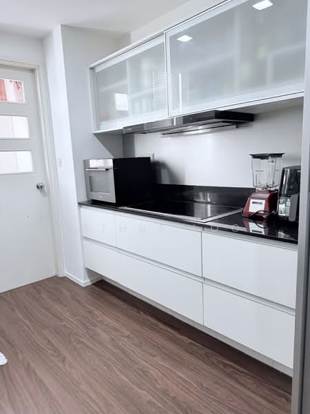 Kerrisdale Condominium For Sale at S$ 1,670,000 | PropertyGuru Singapore - Kitchen