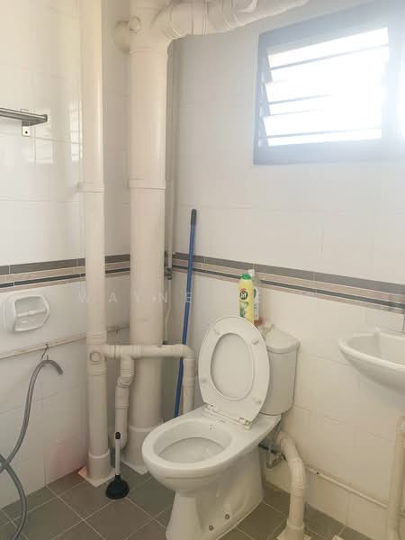 50 Chai Chee Street HDB Flat For Sale at S$ 520,888 | PropertyGuru Singapore - Master Bathroom