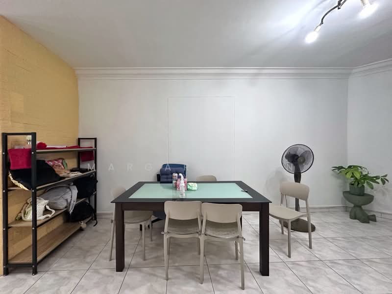 453 Choa Chu Kang Avenue 4 HDB Flat For Sale at S$ 625,000 | PropertyGuru Singapore - Dining Room