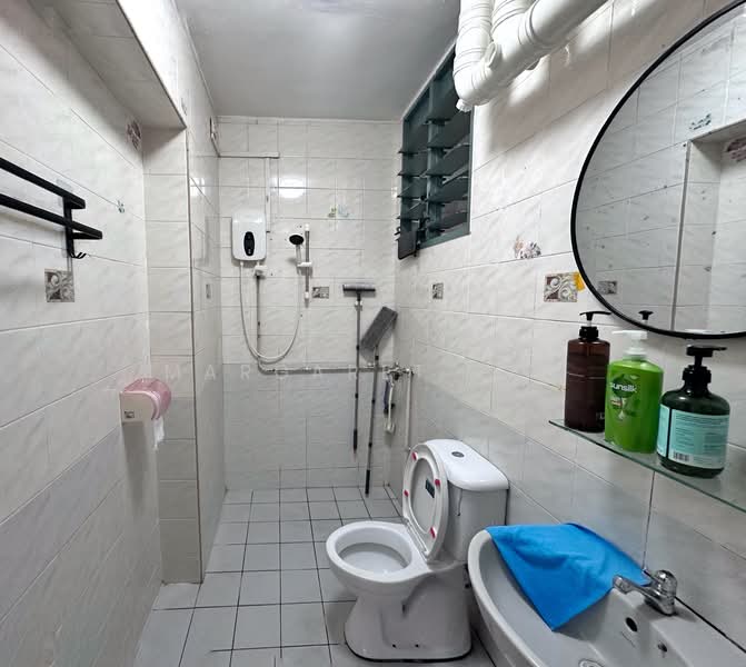453 Choa Chu Kang Avenue 4 HDB Flat For Sale at S$ 625,000 | PropertyGuru Singapore - Bathroom