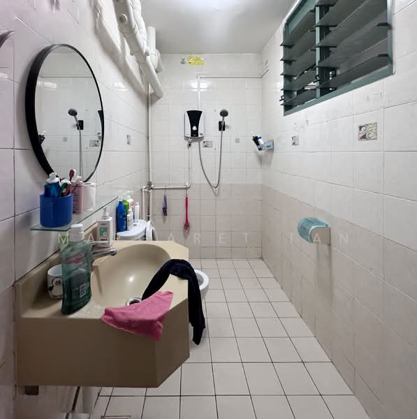 453 Choa Chu Kang Avenue 4 HDB Flat For Sale at S$ 625,000 | PropertyGuru Singapore - Bathroom
