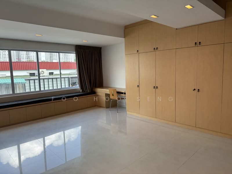 SPACIOUS LIVING AREA , WITH STUDY CORNER