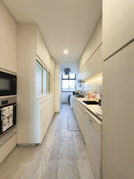 The Summit Condominium For Sale at S$ 3,600,000 | PropertyGuru Singapore - Kitchen
