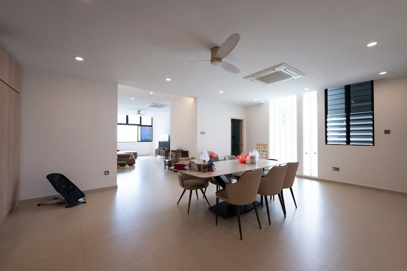 The Summit Condominium For Sale at S$ 3,600,000 | PropertyGuru Singapore - Dining and Family Room