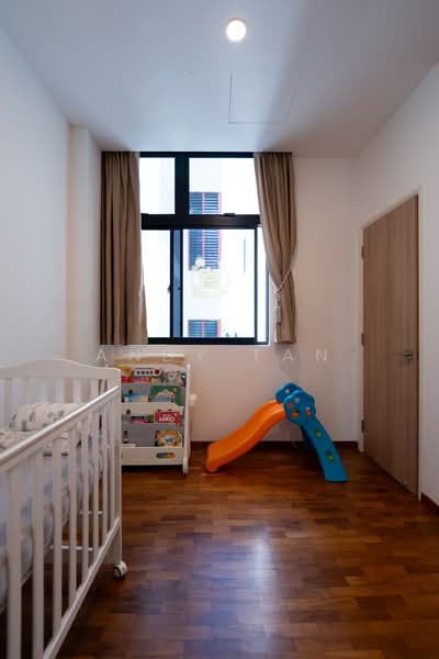 The Summit Condominium For Sale at S$ 3,600,000 | PropertyGuru Singapore - Bedroom 3